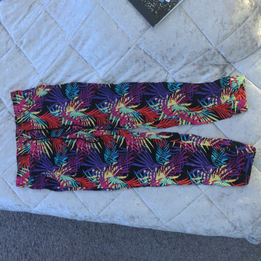 NEW LOOK (SMALL) MUTICOLOR TROPICAL CAPRI'S